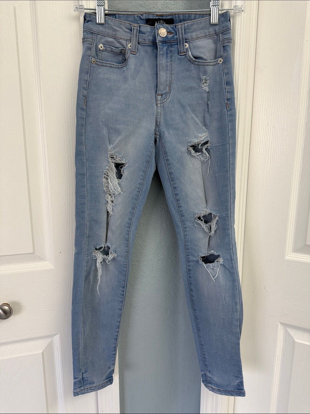 Aero Light Blue Distressed high rise jegging size 0 short